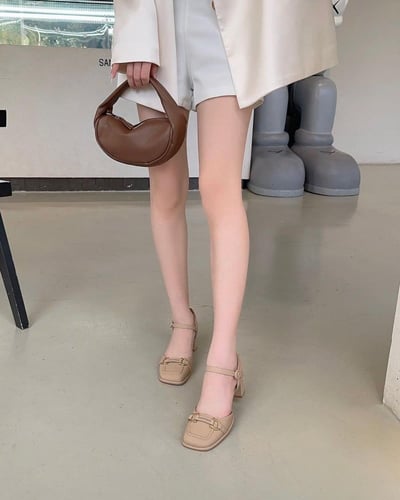 ‎ حذاء نسائي بكعب أنيق بلون بني