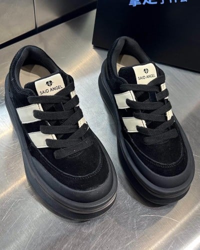 ‎ حذاء نسائي عملي باللون الأسود