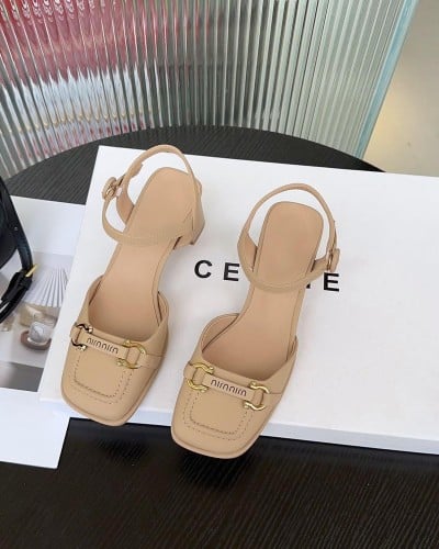 ‎ حذاء نسائي بكعب أنيق بلون بني