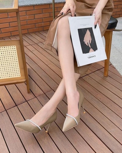 ‎ حذاء نسائي بكعب أنيق بلون بني