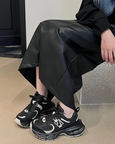 ‎ حذاء نسائي عصري باللون الأسود