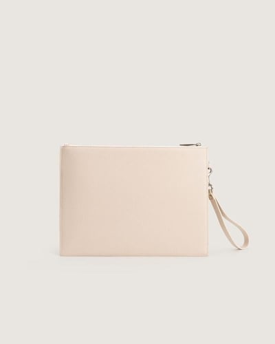 شنط باوتش آن تعبر عن هويتك بلون بيج