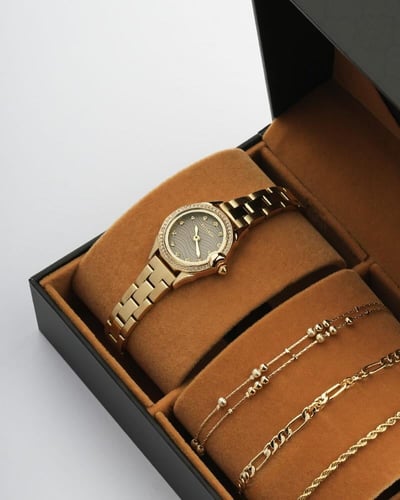 هدية نسائية الفي اند كو ساعة واساور بتصميم مميز