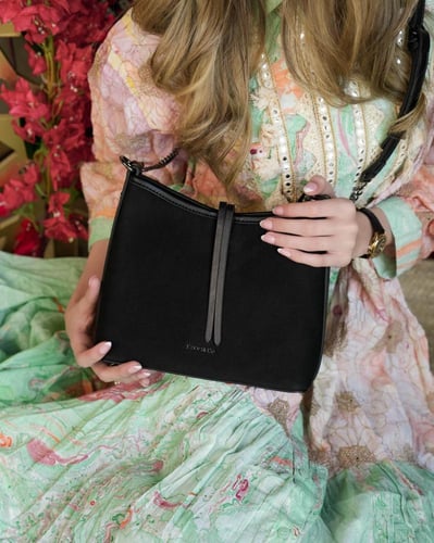 ‎ شنطة نسائية الفي اند كو باللون الأسود