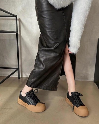 ‎ حذاء نسائي عصري باللون الأسود