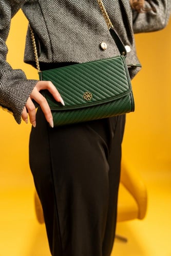 شنطة نسائية زايروس باللون الأخضر