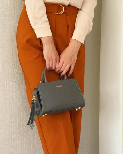 شنطة نسائية إمزوري جلد بلون رمادي