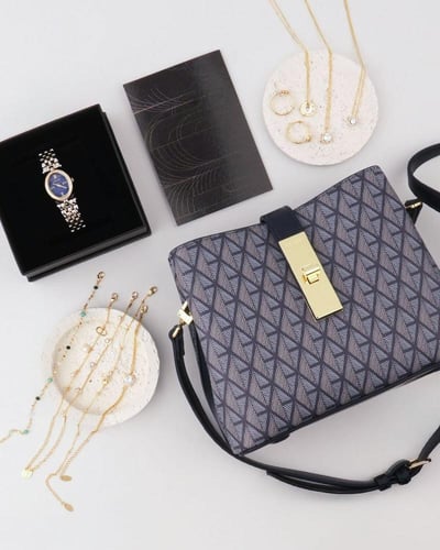 هدية نسائية إمزوري شنطة وساعة واكسسوارات