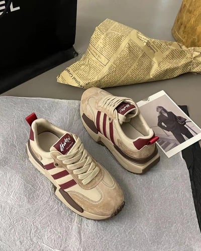  حذاء نسائي عملي باللون البني