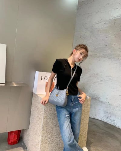 ‎ شنطة نسائية من الجلد بلون رمادي | MLH008F0501