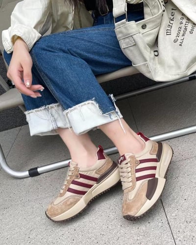  حذاء نسائي عملي باللون البني