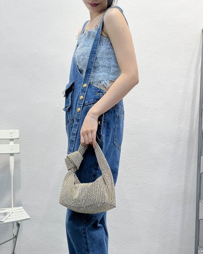 ‎ شنطة نسائية بلون فضي لامع