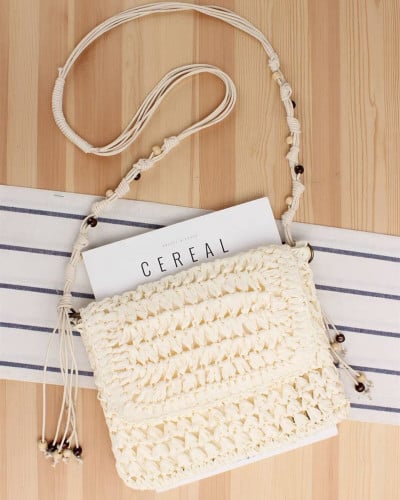 ‎ شنطة نسائية عصرية بلون الأبيض