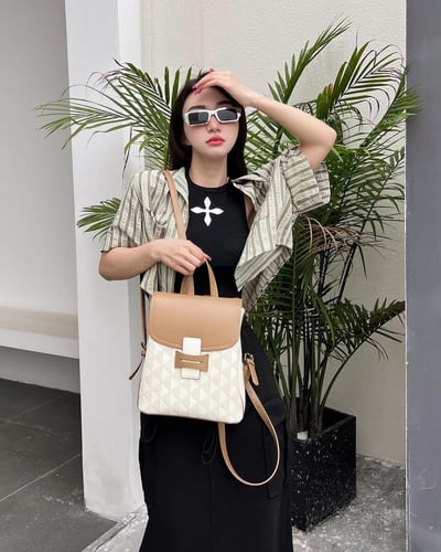 ‎ شنطة ظهر جلد باللون البني والبيج