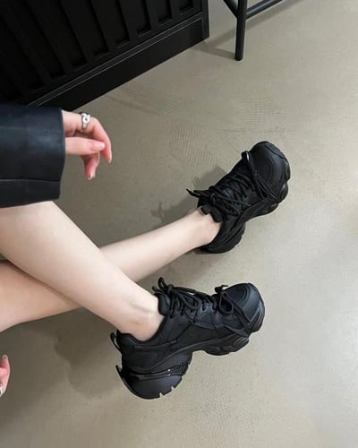 ‎ حذاء نسائي بكعب كلاسيك بلون أسود