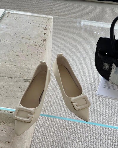 ‎ حذاء نسائي بكعب بلون أبيض