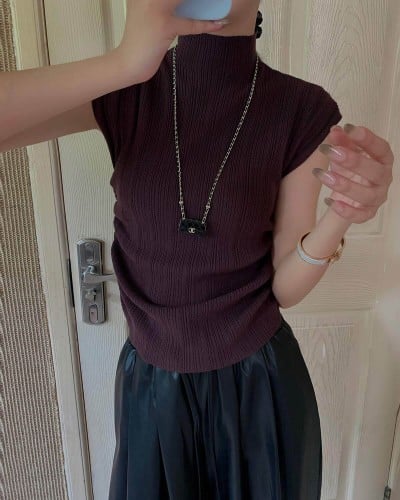 ‎ بلوزة نسائية الفي اند كو بتصميم عصري بلون عودي