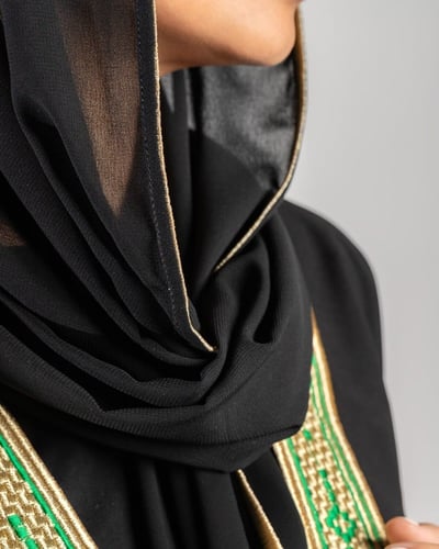 ‎ عباية نسائية الفي اند كو بتصميم أنيق بلون أسود