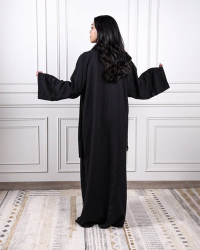 ‎ عباية نسائية زايروس مميزة بلون أسود