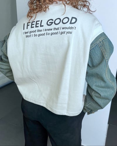  هودي نسائي الفي اند كو أنيق باللون الأبيض وجينز