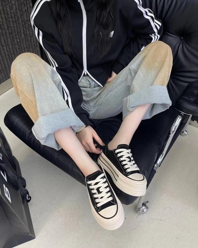 ‎ حذاء نسائي عملي باللون الأسود