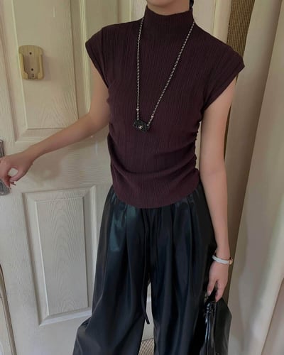 ‎ بلوزة نسائية الفي اند كو بتصميم عصري بلون عودي