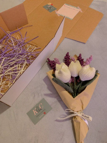 باقة اللافندر والتوليب