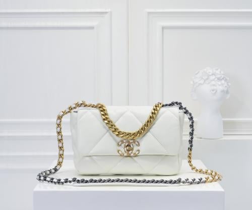 حقيبة CHANEL 19