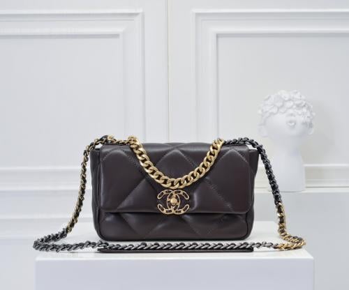 حقيبة CHANEL 19