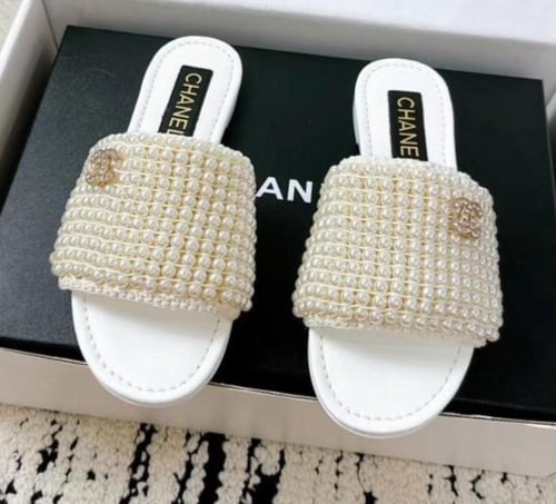 حذاء شانيل اللؤلؤي و الأسود