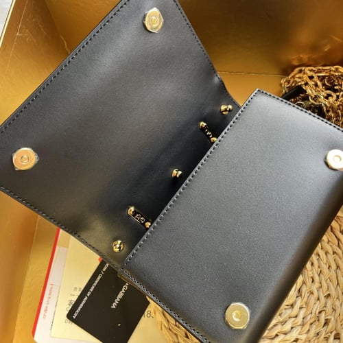 دولتشي اند غابانا جيرلز