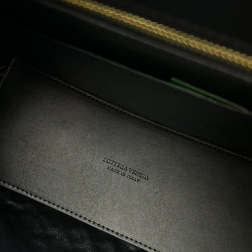 حقيبة بوتيغا أنديامو صغيرة بسلسلة