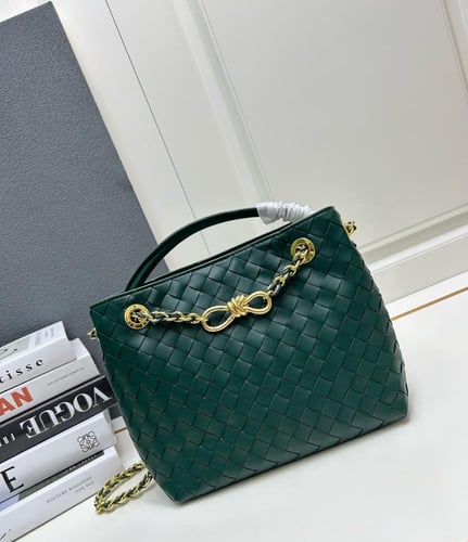 حقيبة بوتيغا أنديامو صغيرة بسلسلة