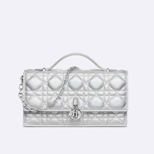 شنطة ديور الصغيرة