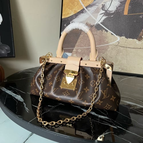 شنطة لويس فيتون Monogram Clutch