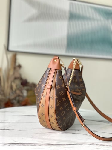 شنطة لويس فيتون Loop Hobo