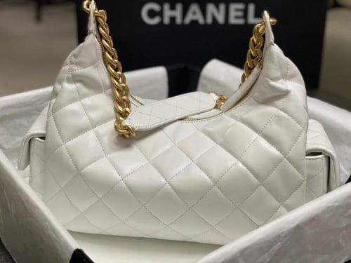 حقيبة شانيل هوبو ماكسي