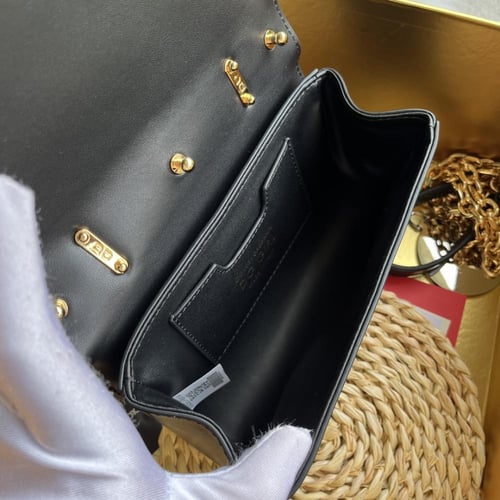 دولتشي اند غابانا جيرلز