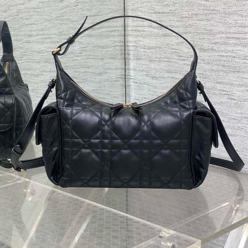 شنطة نسائية بتصميم راقٍ ولمسة أنيقة