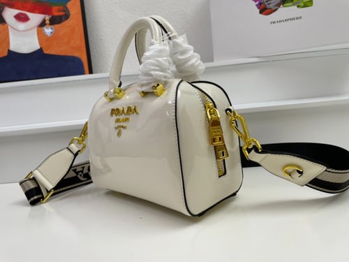 شنطة برادا 2023