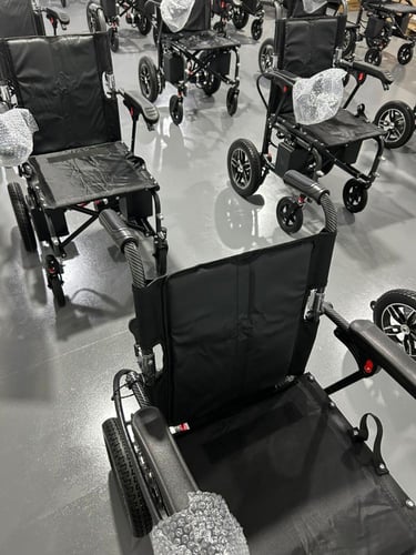 كرسي كهربائي خفيف الوزن قابل للطي DG