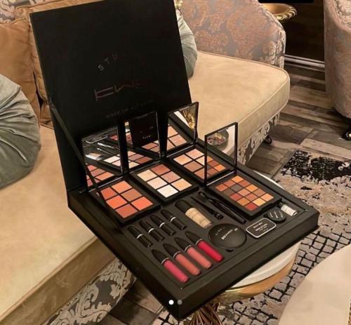 بوكس مكياج MAKEUP BOX