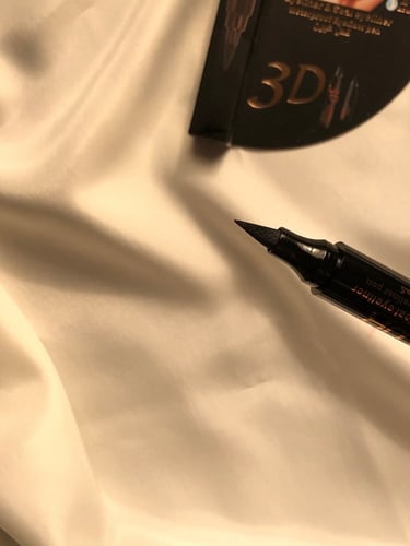 ايلاينر بطبعة مثلث