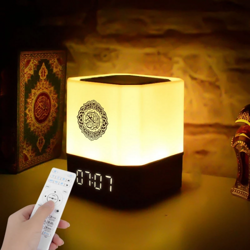 مصباح القرآن الكريم مع ساعة بإضاءات متعددة