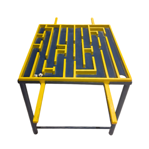 المتاهة الخشبية