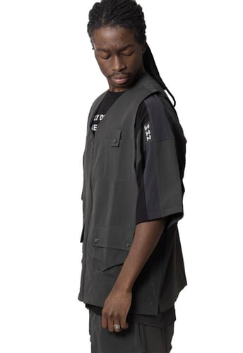 Set = T-shirt + vest + shorts