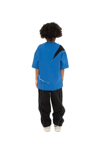 تيشيرت بتطريز مثلثات