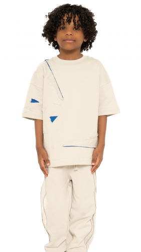 تيشيرت بتطريز مثلثات