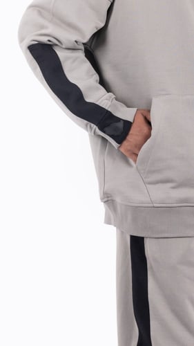 طقم هودي تصميم لاين