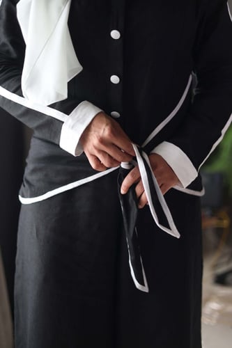 جمبسوت أسود وأبيض